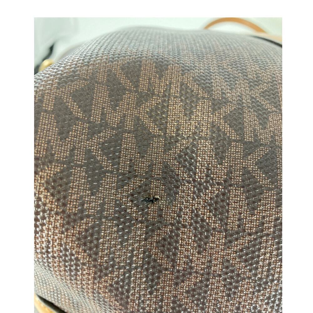 MICHAEL KORS, EXTRA LARGE SIGNATURE PVC LEATHER TOTE BAG - Picture 14 of 14
